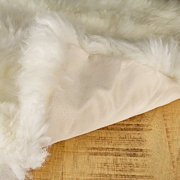 Natural Home Decor New Zealand Sheepskin Pillow | 1-Piece | Natural | 18"x18" - Picture 5 of 6